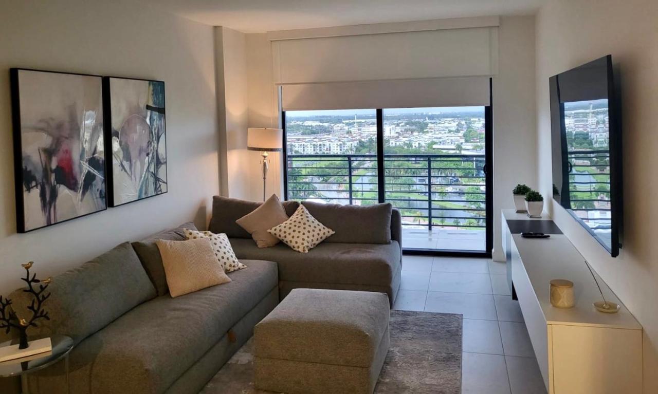Downtown Doral, Florida. New Condo Style Resort. Luaran gambar