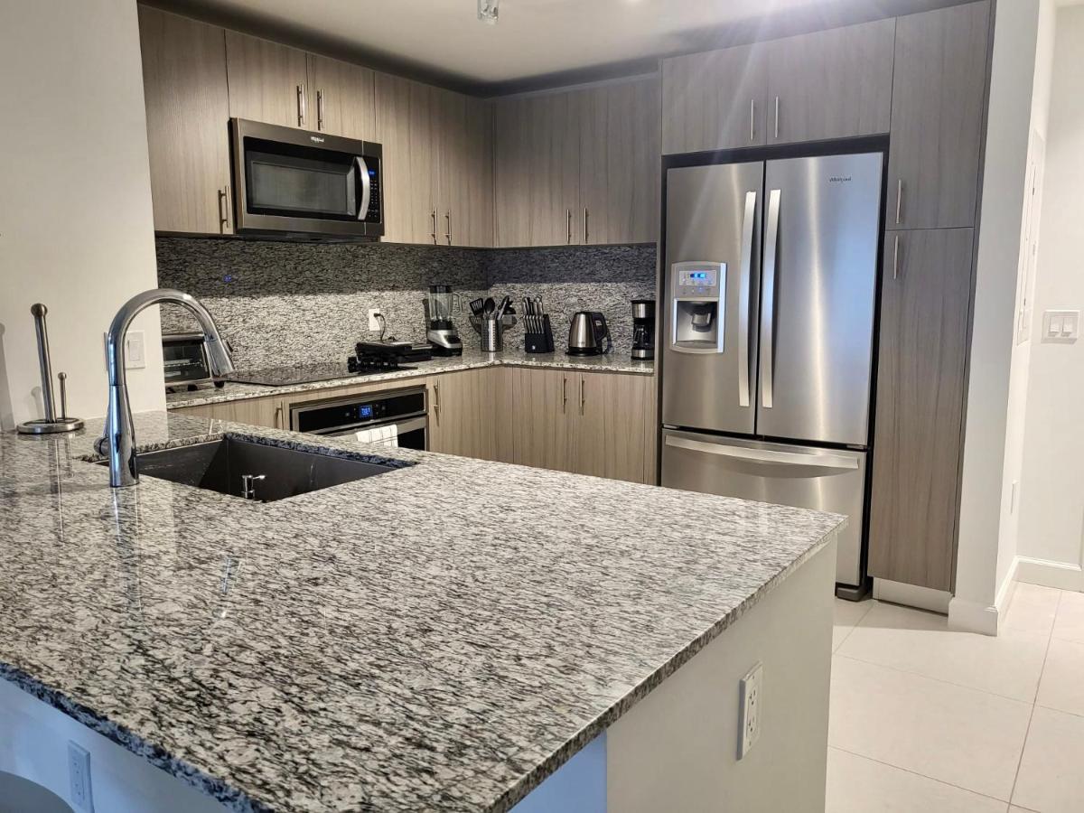Downtown Doral, Florida. New Condo Style Resort. Luaran gambar